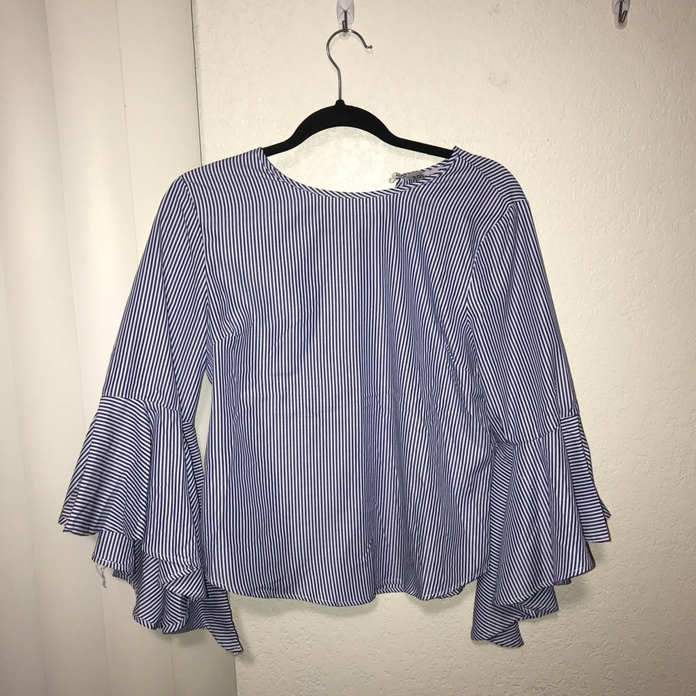 SUPER CUTE Bell sleeved blouse!